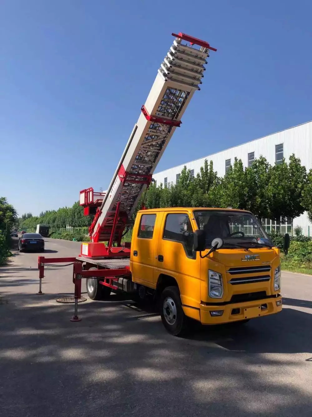 汝州附近的云梯车出租服务：轻松解决高空作业需求