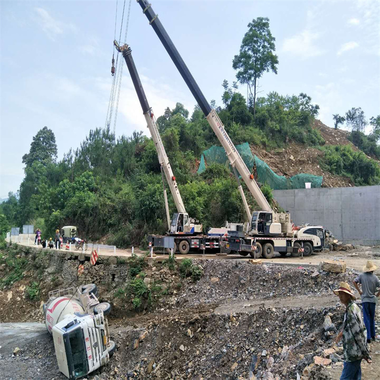 汝州汽车掉沟里叫吊车救援要多少钱